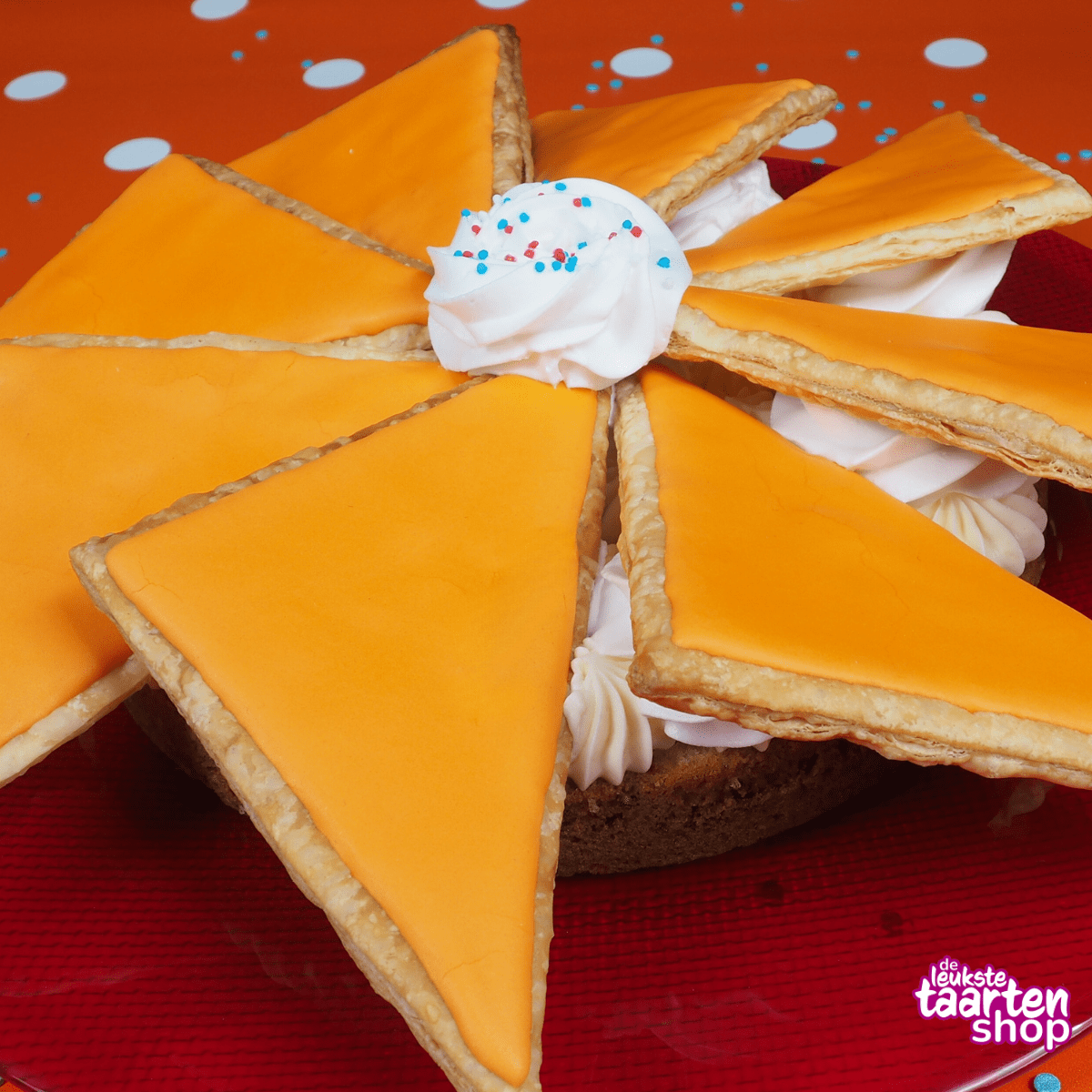 Oranje Tompoucetaart 