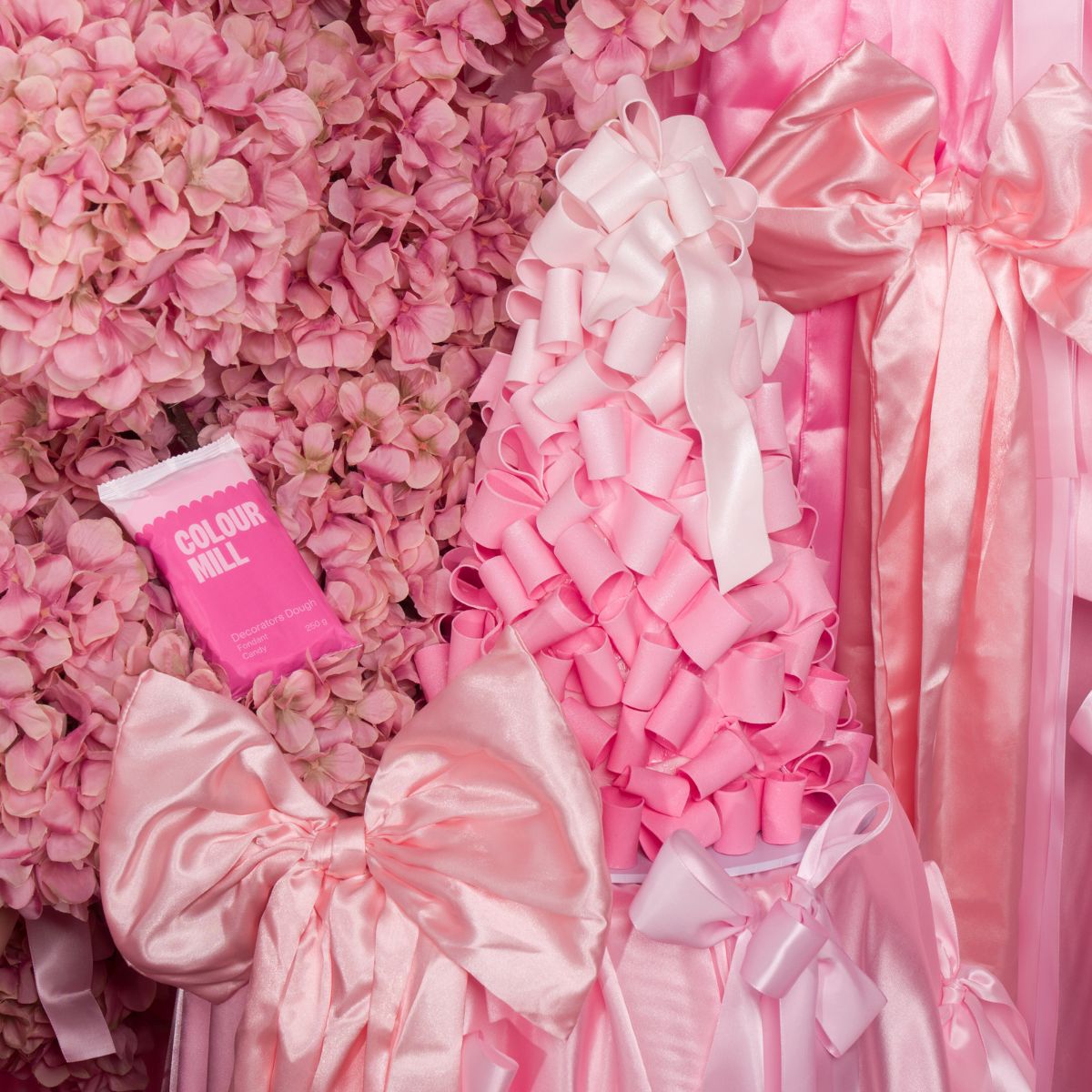 Colour Mill Fondant Decorators Dough Candy Pink 250g