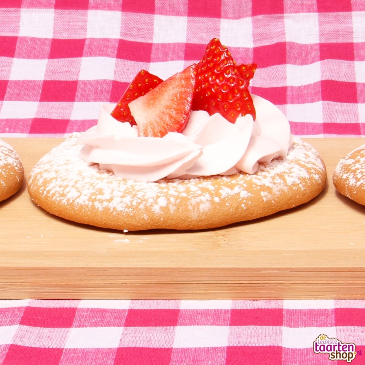 Knapperige eierkoeken met Fristi Enchanted Cream