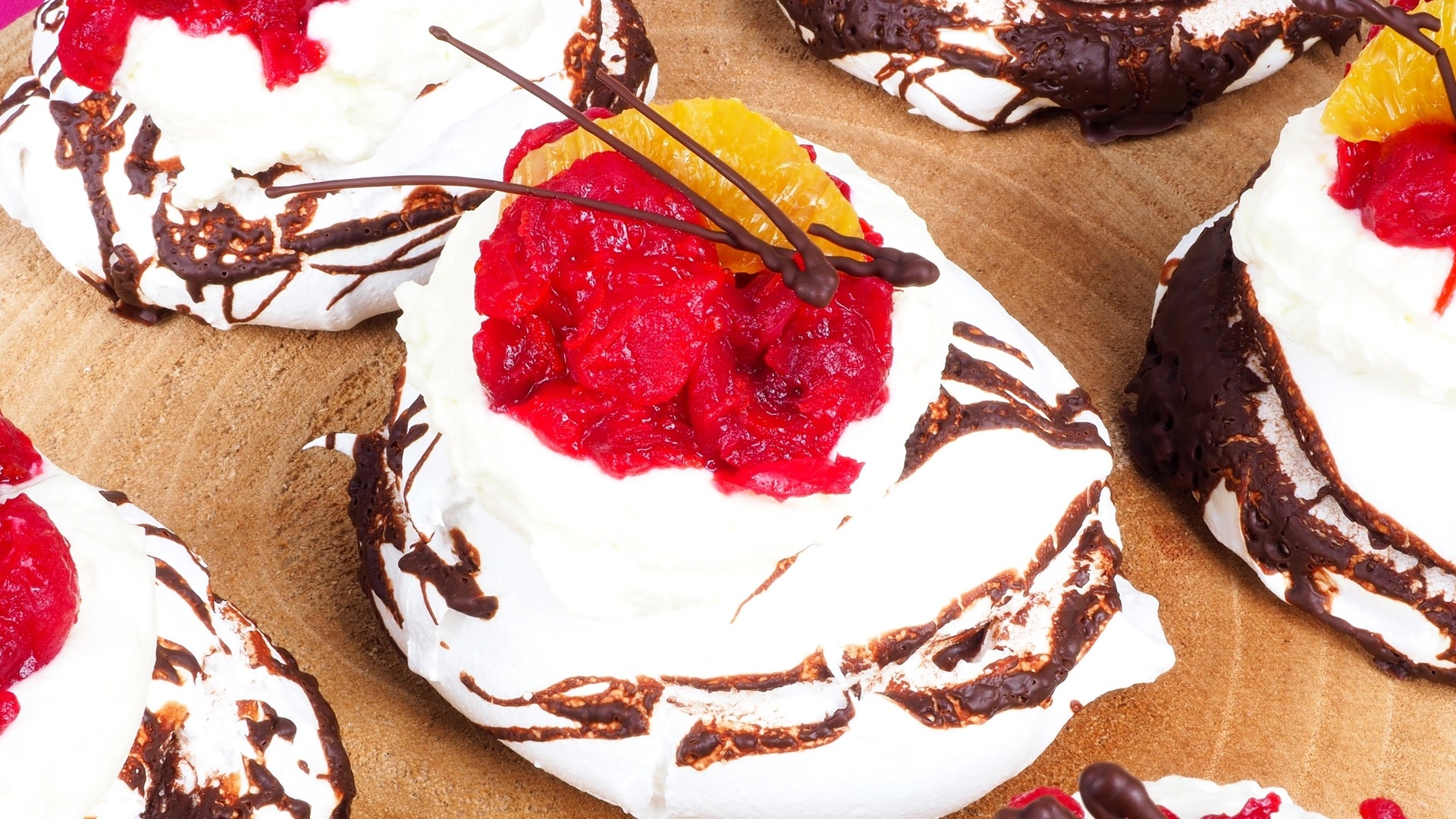 Mini pavlova’s met chocolade en fruit