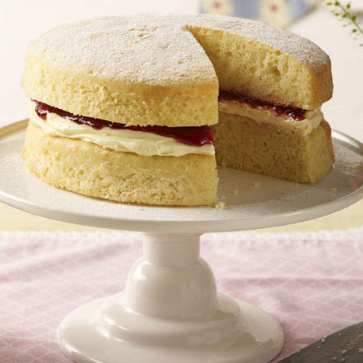 Betty Crocker Velvety Vanilla Cake Mix 425g
