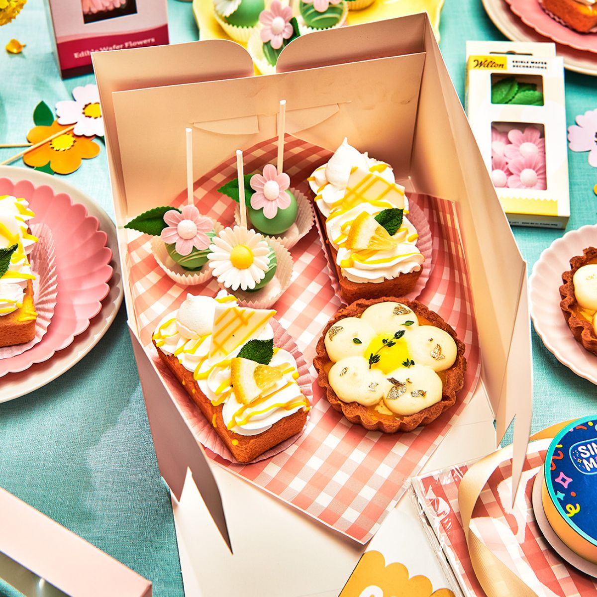 Mini loaf cake met lemon meringue cream