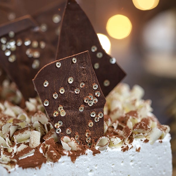 Feestelijke tiramisu-slof met witte chocolademousse