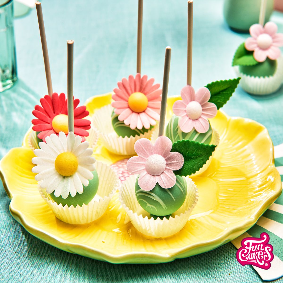 Zomerse groene cakepops met bloemen